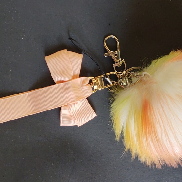 Cellphone wrist strap - Picture 4 of 4